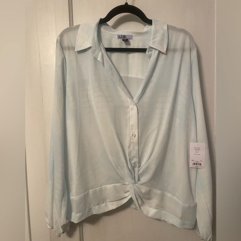 VYLETTE ESSENTIALS pale blue‎ blouse